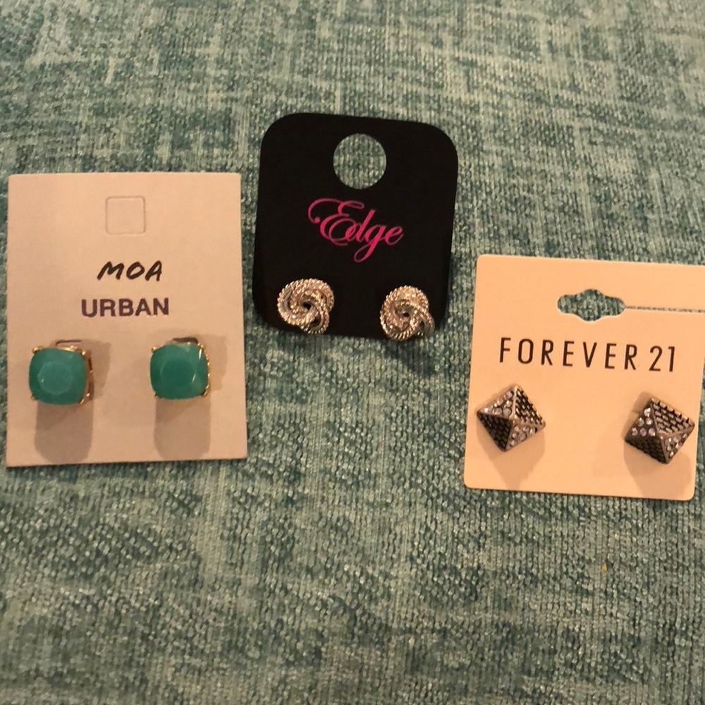Ladies stud earrings.